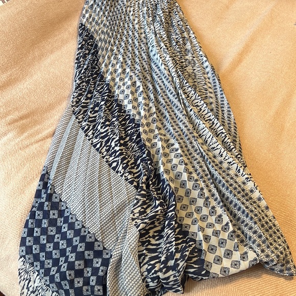 Chico’s - Full lining, maxi flowy and elegant skirt. Can fit 14to 18 - Picture 2 of 10